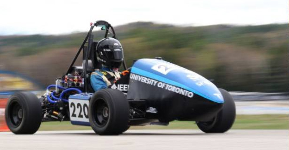 Simerics unterstützt die Studierenden des UTFR Racing Teams 2025